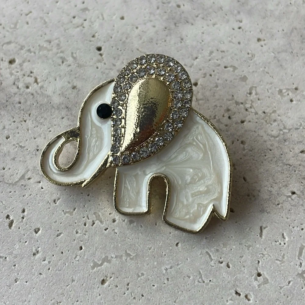 Elegant Elephant Head Fashion Brooch